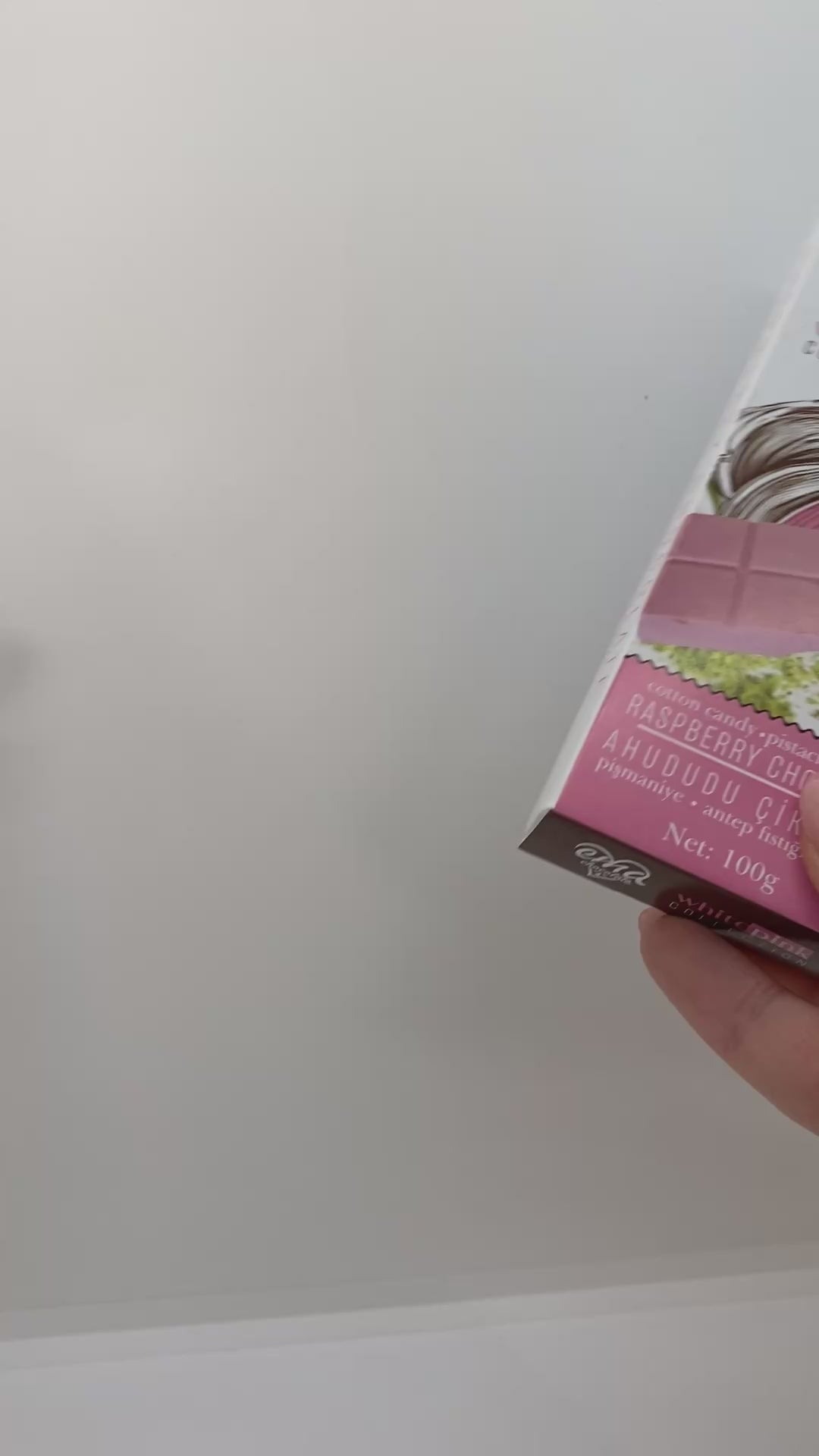 Angel Hair Raspberry Chocolate with Pistachio & Cotton Candy - 100gr